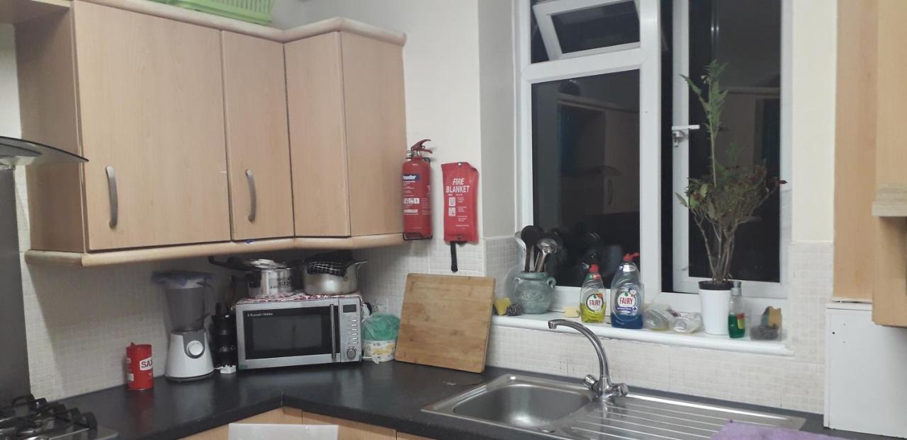 7, Cranehouse Brangbourne Road One Big Double Room Available On Reasonable Price, Shared Flat 런던 외부 사진