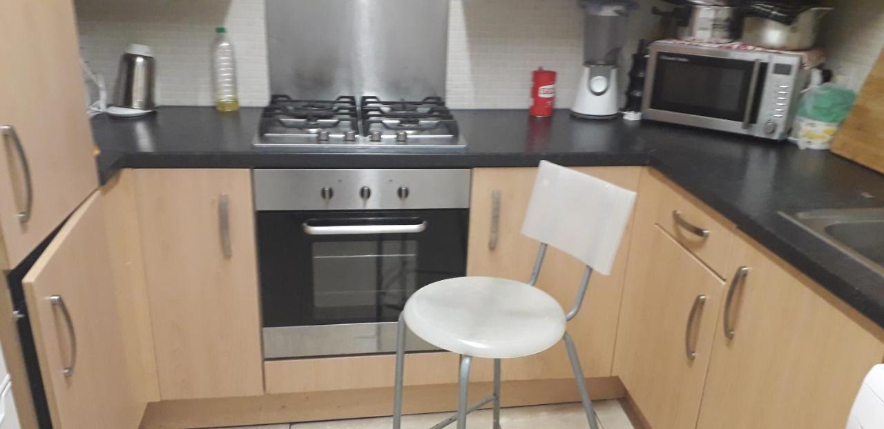 7, Cranehouse Brangbourne Road One Big Double Room Available On Reasonable Price, Shared Flat 런던 외부 사진